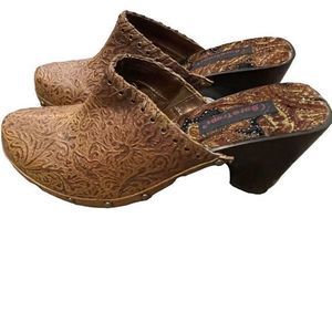 NEW Baretraps Ace Brown‎ Embossed Leather Soft Pretty Insole Mule Heels — SZ 8